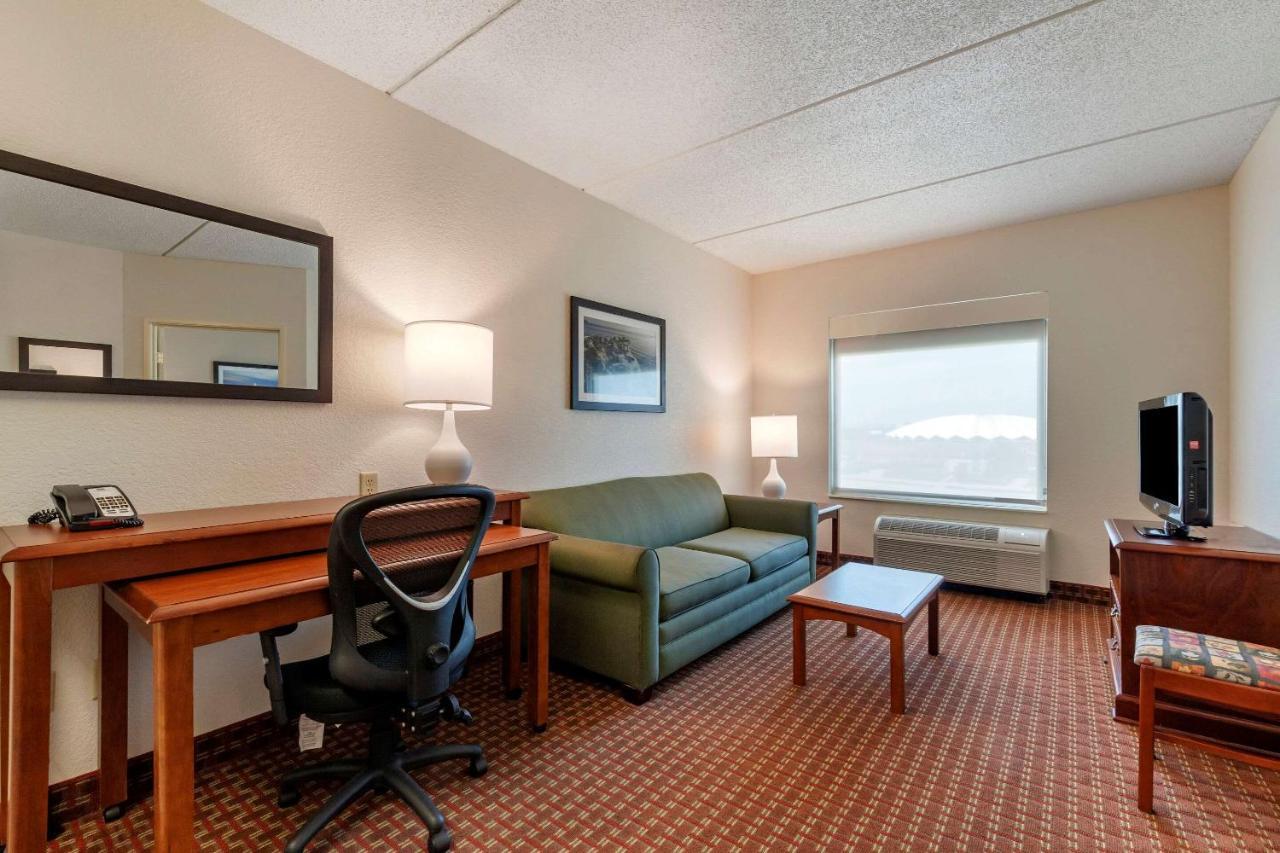 Clarion Suites At The Alliant Energy Center Madison Esterno foto